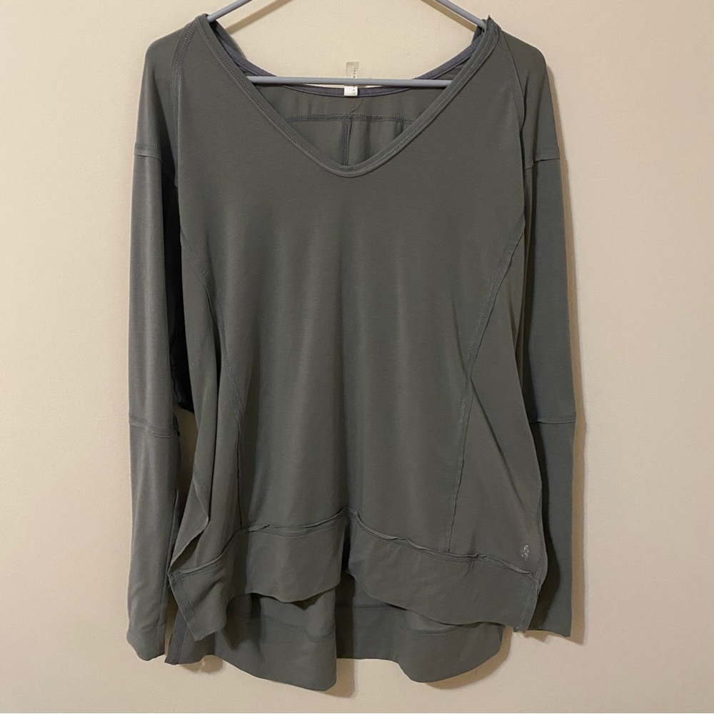 FREE PEOPLE MOVEMENT Stretchy Hooded Sweatshirt Split Hem V-Neck Athletic Top